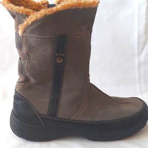 Womens CLARKS Suede Snow Boots sz 12M